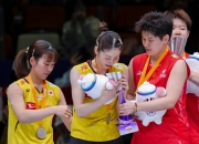 开云体育APP下载-羽毛球女双赛场争锋，中国组合夺冠